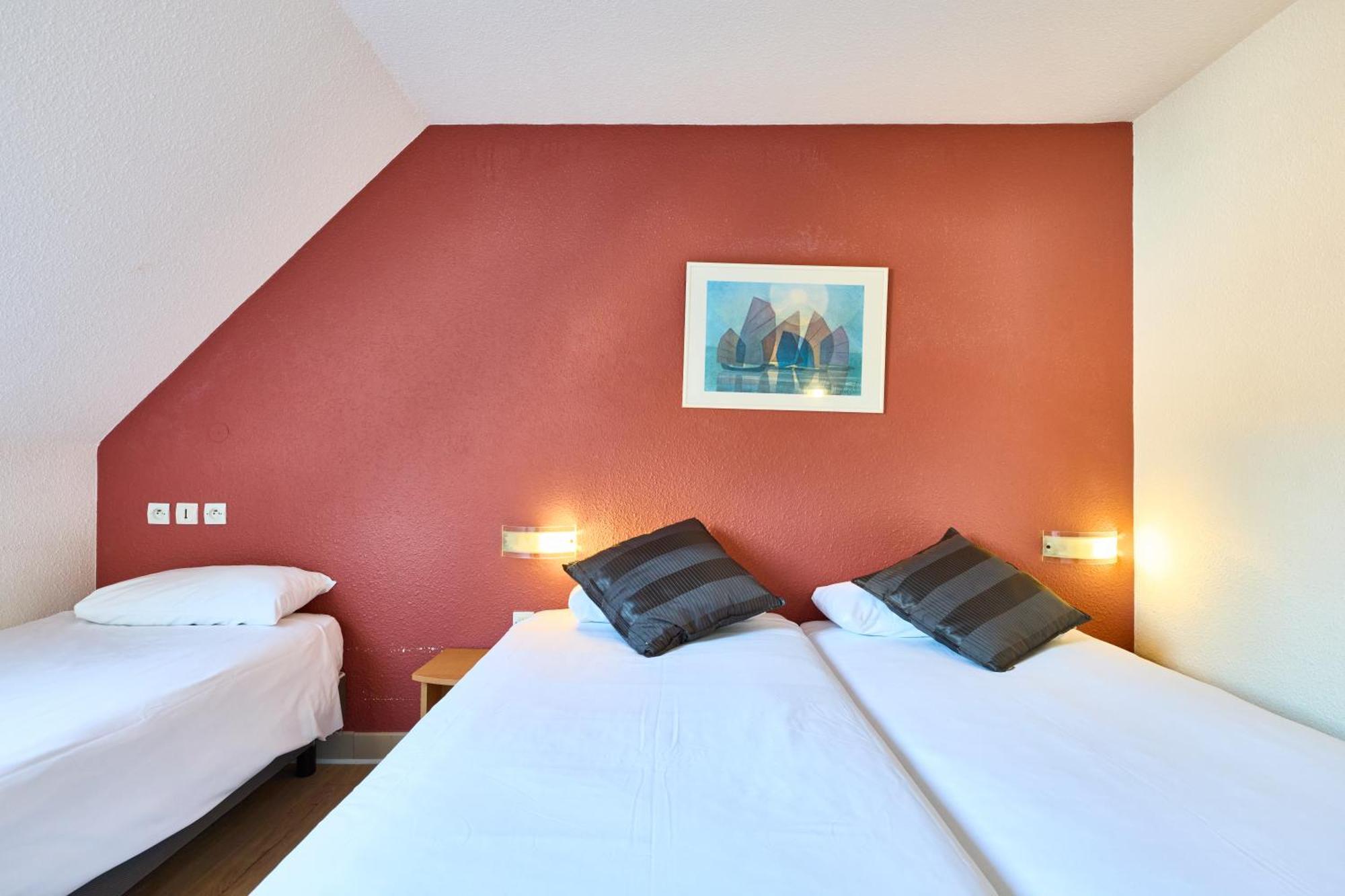 Triple Room 3 Single Beds